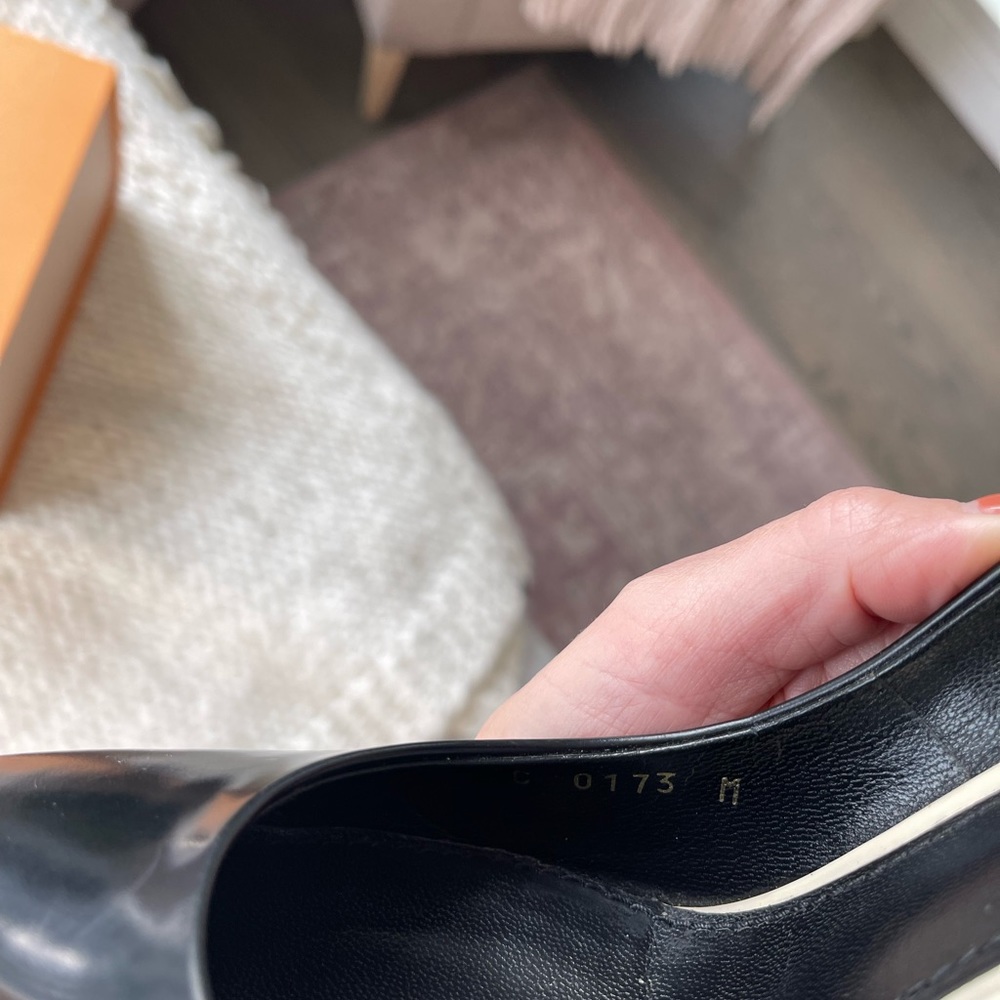 Louis Vuitton Pumps🖤 - Picture 5 of 5